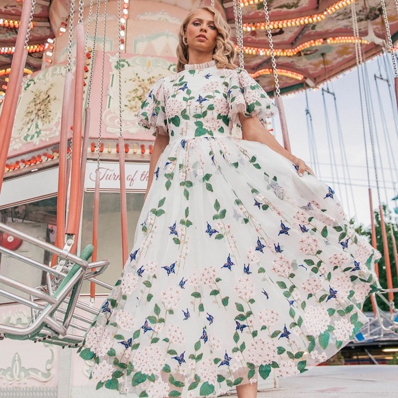 JessaKae Dresses & Skirts - JessaKae White Floral Midi Dress